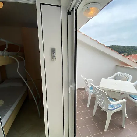 فندق مبيت وإفطار Apartements And Next To The Sea - Belveder Rab Sea And Sunset Wiew