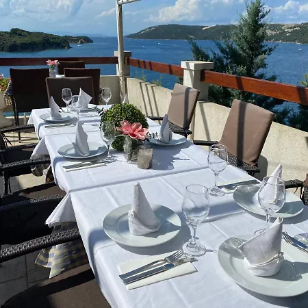 فندق مبيت وإفطار Apartements And Next To The Sea - Belveder Rab Sea And Sunset Wiew 4*