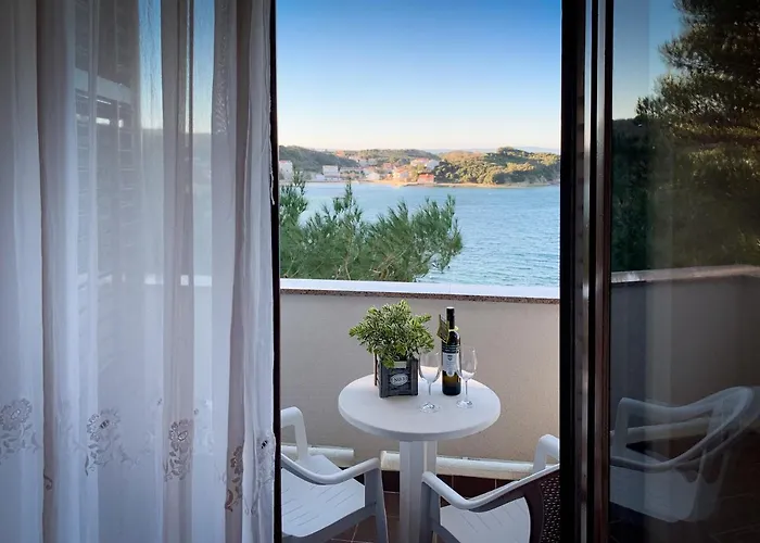 Apartements And Next To The Sea - Belveder Rab Sea And Sunset Wiew Bed & Breakfast 4*