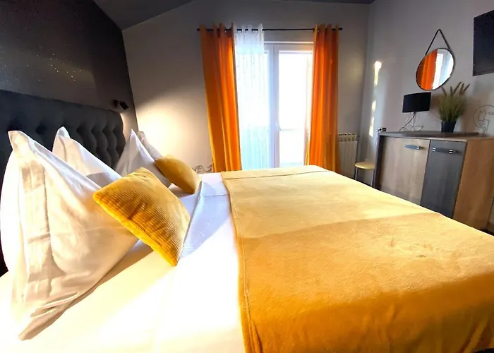 Apartements And Next To The Sea - Belveder Rab Sea And Sunset Wiew B&B