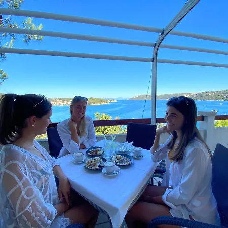 Apartements And Next To The Sea - Belveder Rab Bed and Breakfast *