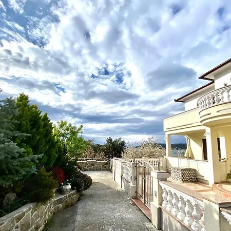 Apartements And Next To The Sea - Belveder Rab Sea And Sunset Wiew Bed & Breakfast 4*