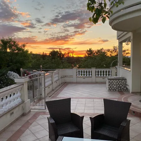 Apartements And Next To The Sea - Belveder Rab Sea And Sunset Wiew Bed & Breakfast 4*