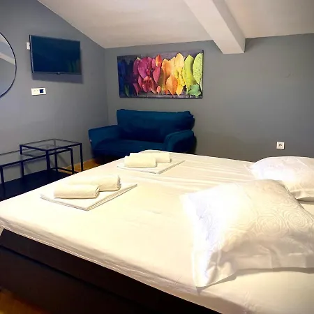 Apartements And Next To The Sea - Belveder Rab Bed and Breakfast