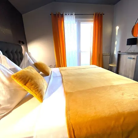 Apartements And Next To The Sea - Belveder Rab Sea And Sunset Wiew Bed & Breakfast