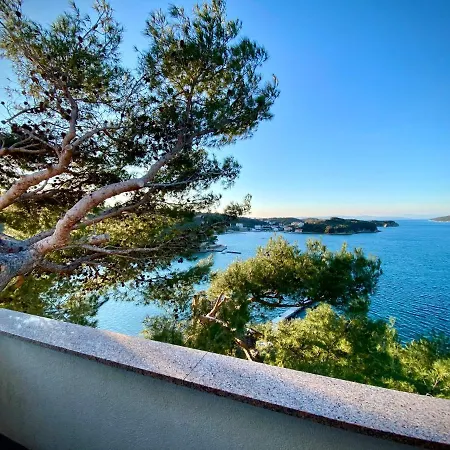Apartements And Next To The Sea - Belveder Rab Sea And Sunset Wiew Bed & Breakfast