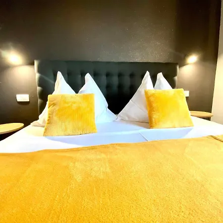 Apartements And Next To The Sea - Belveder Rab 住宿加早餐酒店