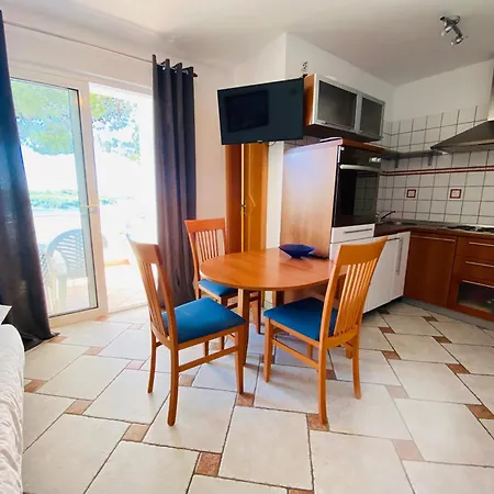 Apartements And Next To The Sea - Belveder Rab Bed and Breakfast *
