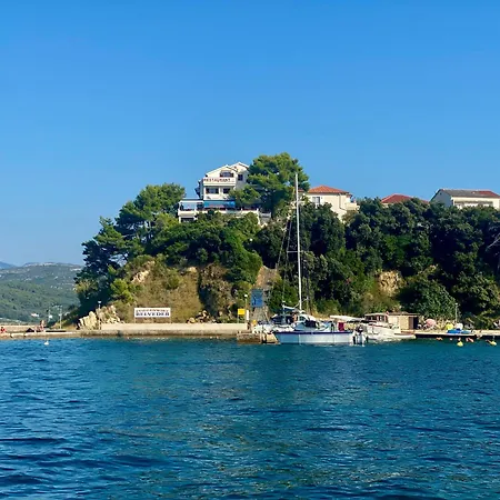 Apartements And Next To The Sea - Belveder Rab Bed and Breakfast *