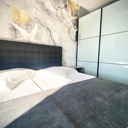 Apartements And Next To The Sea - Belveder Rab Sea And Sunset Wiew Bed & Breakfast
