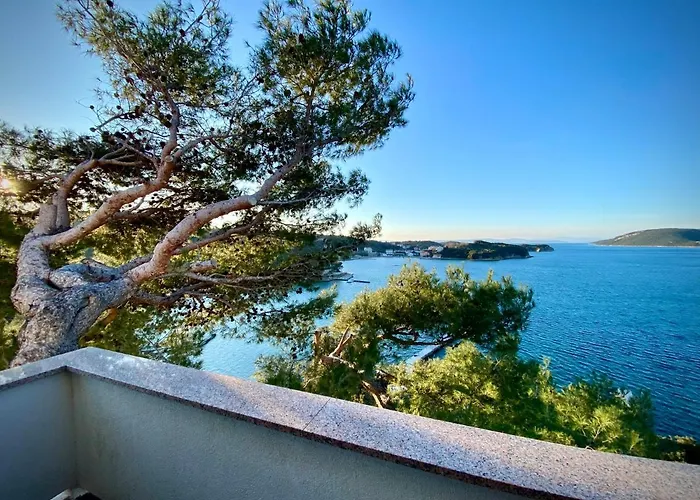 Apartements And Next To The Sea - Belveder Rab Sea And Sunset Wiew Bed & Breakfast