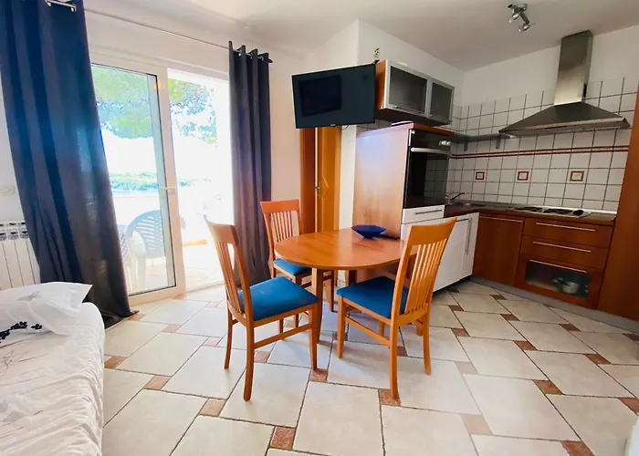 Apartements And Next To The Sea - Belveder Rab Sea And Sunset Wiew Bed & Breakfast 4*