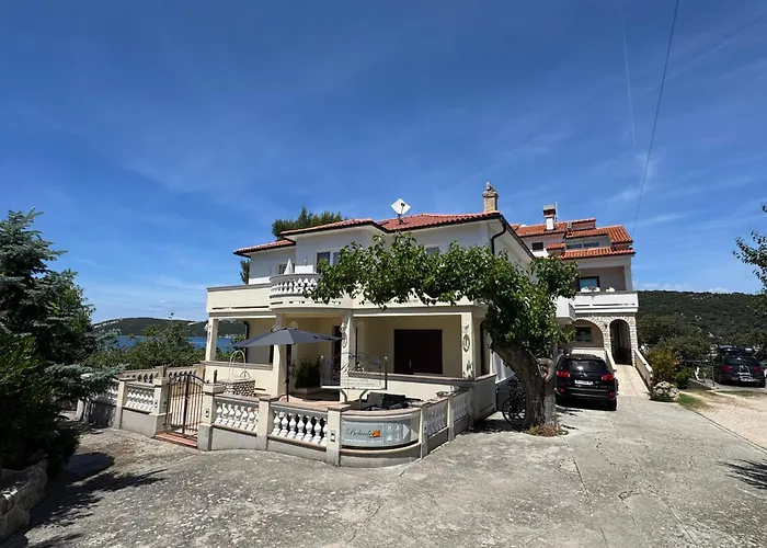 Apartements And Next To The Sea - Belveder Rab Sea And Sunset Wiew Bed & Breakfast 4*